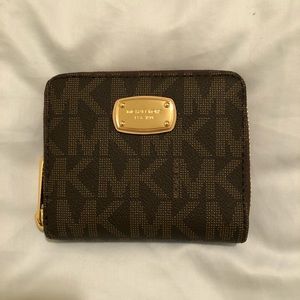 Michael Kors Round Zip Wallet